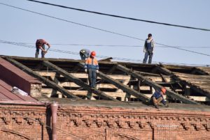 How to Safely Inspect Your Tile Roof in Phoenix, Arizona