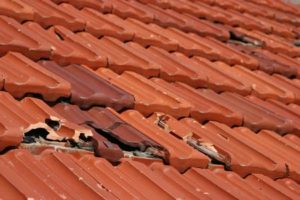 How to Tell When a Tile Roof Needs to Be Replaced