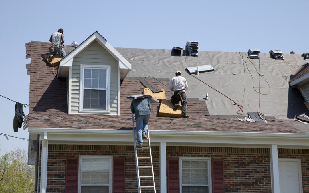 How Roofing Contractors in Arizona Keep Homes Cool and Dry this Summer